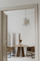 stol-TAVLE-naturalny-dab-fornir-okragly-design.jpg